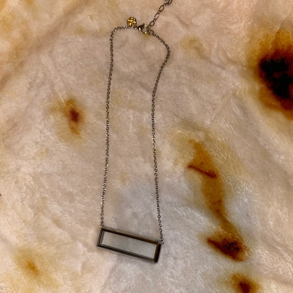 Excellent condition origami owl rectangle necklace
